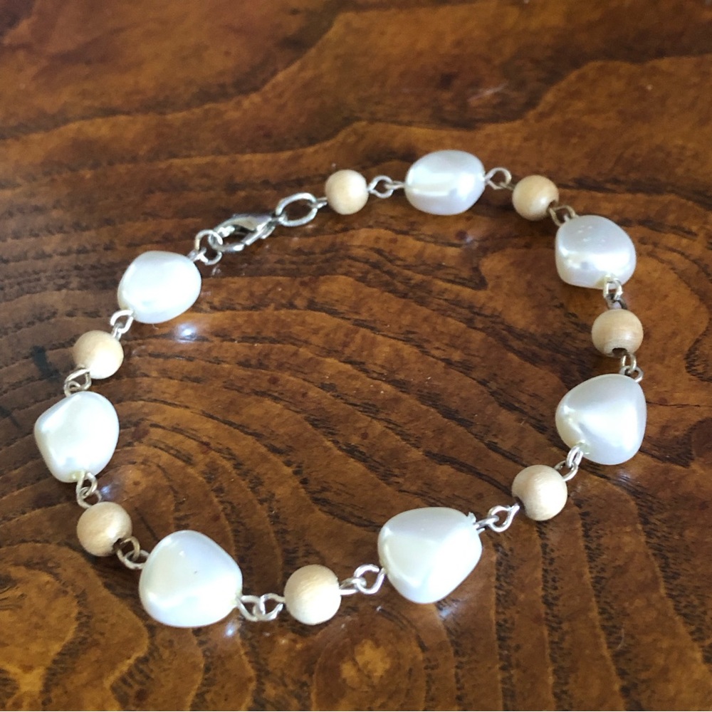 Simulated pearl and wood bead link bracelet
